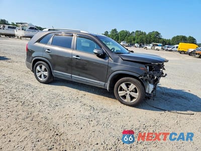 Czwarte zdjęcie samochodu z boku: 2012 KIA SORENTO EX VIN:5XYKU4A21CG234425 - miniatura