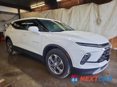 Czwarte zdjęcie samochodu z boku: 2023 CHEVROLET BLAZER 2LT VIN:3GNKBHR40PS193915 - miniatura