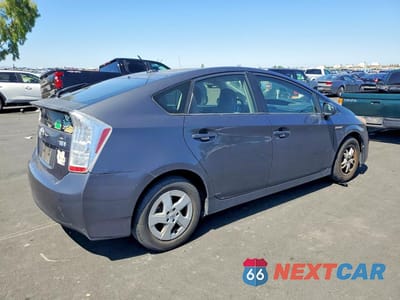 Trzecie zdjęcie samochodu z tyłu: 2011 TOYOTA PRIUS TWO VIN:JTDKN3DU2B1364734 - miniatura