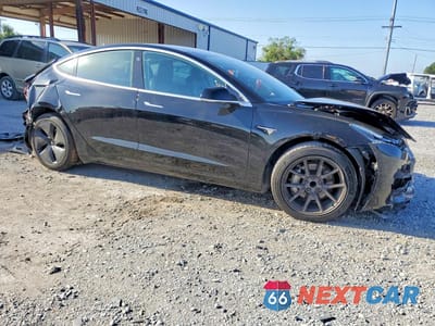 Czwarte zdjęcie samochodu z boku: 2019 TESLA MODEL 3 VIN:5YJ3E1EA0KF316993 - miniatura