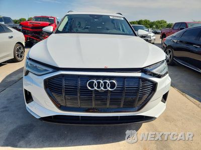 Piąte zdjęcie samochodu w środku: 2022 AUDI E-TRON PREMIUM VIN:WA1AAAGE2NB014321 - miniatura
