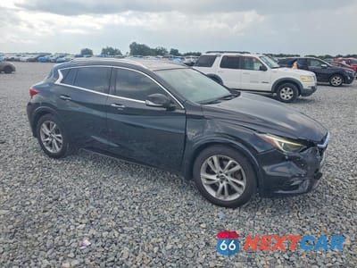 Czwarte zdjęcie samochodu z boku: 2018 INFINITI QX30 ESSENTIAL VIN:SJKCH5CPXJA003332 - miniatura