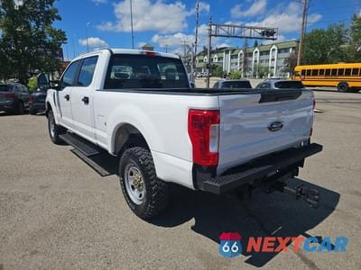 Trzecie zdjęcie samochodu z tyłu: 2017 FORD F350 SUPER DUTY VIN:1FT8W3B60HED95980 - miniatura