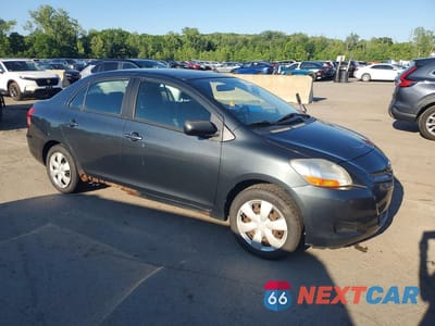 Czwarte zdjęcie samochodu z boku: 2007 TOYOTA YARIS BASE VIN:JTDBT923671035786 - miniatura