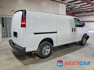 Trzecie zdjęcie samochodu z tyłu: 2021 CHEVROLET EXPRESS G2500 VIN:1GCWGAFP5M1309897 - miniatura
