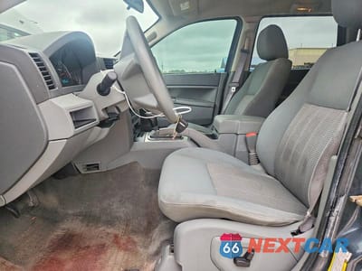 Zdjęcie 7 z 13 samochodu: 2007 JEEP GRAND CHEROKEE LAREDO VIN:1J8GR48K37C559819 - miniatura