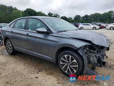 Czwarte zdjęcie samochodu z boku: 2024 VOLKSWAGEN JETTA S VIN:3VW5M7BU5RM071768 - miniatura