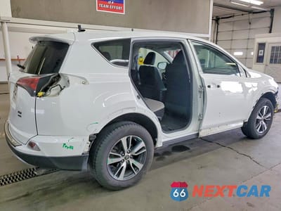 Trzecie zdjęcie samochodu z tyłu: 2018 TOYOTA RAV4 XLE VIN:2T3RFREV5JW838052 - miniatura