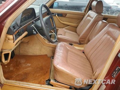 Zdjęcie 7 z 12 samochodu: 1984 MERCEDES-BENZ 400-CLASS VIN:WDBCB20AXCB030089 - miniatura