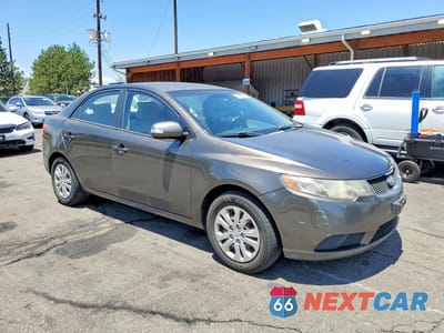 Czwarte zdjęcie samochodu z boku: 2010 KIA FORTE EX VIN:KNAFU4A29A5047597 - miniatura