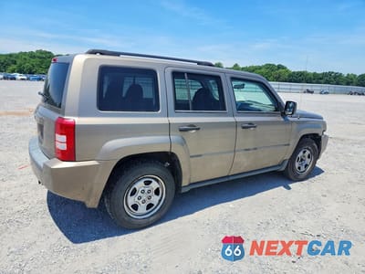 Trzecie zdjęcie samochodu z tyłu: 2008 JEEP PATRIOT SPORT VIN:1J8FT28028D540402 - miniatura