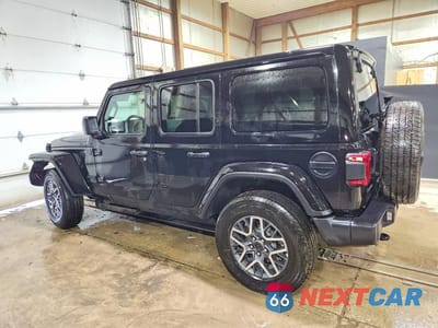 Drugie zdjęcie samochodu z przodu: 2026 JEEP WRANGLER SAHARA VIN:1C4PJXEN5TW235083 - miniatura