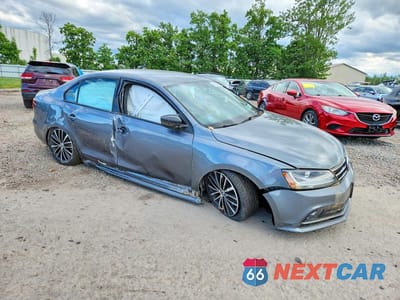 Czwarte zdjęcie samochodu z boku: 2017 VOLKSWAGEN JETTA SPORT VIN:3VWD17AJ0HM388710 - miniatura
