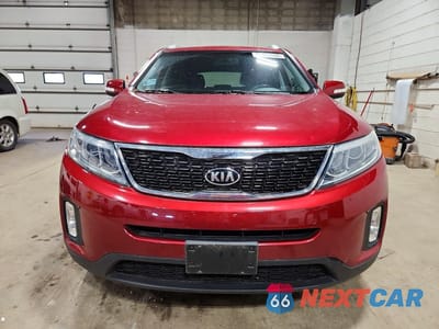Piąte zdjęcie samochodu w środku: 2015 KIA SORENTO LX VIN:5XYKT3A65FG640101 - miniatura