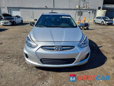 Piąte zdjęcie samochodu w środku: 2017 HYUNDAI ACCENT SE VIN:KMHCT4AE0HU318609 - miniatura