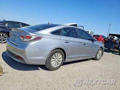 Trzecie zdjęcie samochodu z tyłu: 2017 HYUNDAI SONATA HYBRID SE VIN:KMHE24L11HA046708 - miniatura