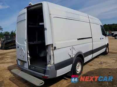 Trzecie zdjęcie samochodu z tyłu: 2012 MERCEDES BENZ SPRINTER 2500 DELIVERY VAN VIN:WD3PE8CB2C5691982 - miniatura