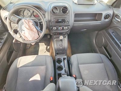 Zdjęcie 8 z 14 samochodu: 2015 JEEP PATRIOT SPORT VIN:1C4NJPBA1FD247031 - miniatura