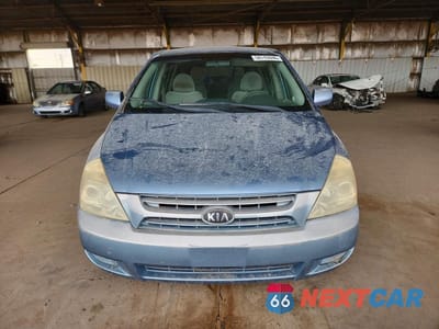 Piąte zdjęcie samochodu w środku: 2006 KIA SEDONA LX VIN:KNDMB233X66032201 - miniatura