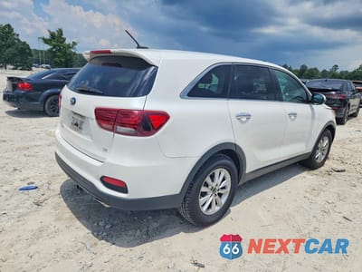 Trzecie zdjęcie samochodu z tyłu: 2020 KIA SORENTO S VIN:5XYPG4A53LG613255 - miniatura