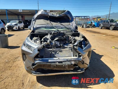 Piąte zdjęcie samochodu w środku: 2023 TOYOTA RAV4 SE VIN:JTM16RFV4PD089200 - miniatura