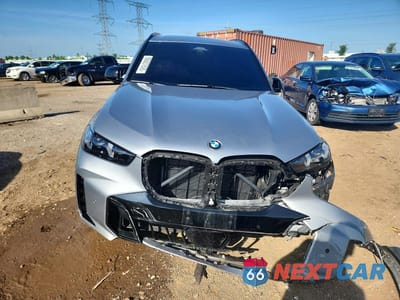 Piąte zdjęcie samochodu w środku: 2026 BMW X5 M60I VIN:5UX33EU05T9106387 - miniatura