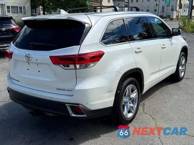 Trzecie zdjęcie samochodu z tyłu: 2019 TOYOTA HIGHLANDER LIMITED VIN:5TDDZRFH5KS996078 - miniatura