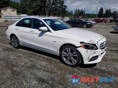Czwarte zdjęcie samochodu z boku: 2018 MERCEDES-BENZ C 350E VIN:55SWF4HB9JU236525 - miniatura