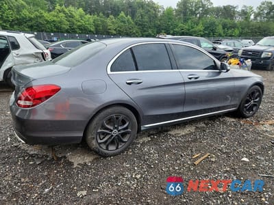 Trzecie zdjęcie samochodu z tyłu: 2017 MERCEDES-BENZ C 300 4MATIC VIN:55SWF4KB5HU220728 - miniatura
