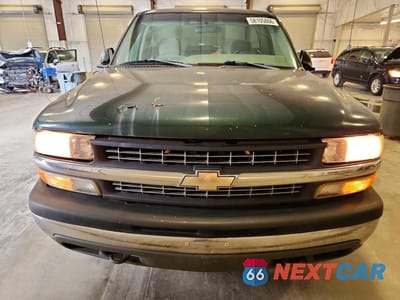Piąte zdjęcie samochodu w środku: 2002 CHEVROLET SILVERADO K1500 VIN:1GCEK14T92Z219760 - miniatura