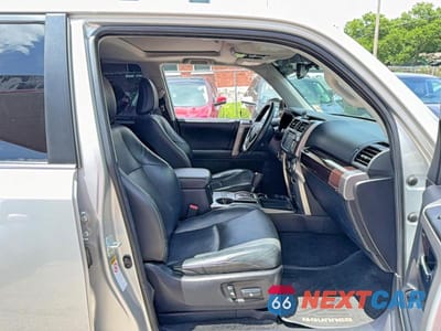 Piąte zdjęcie samochodu w środku: 2014 TOYOTA 4RUNNER LIMITED VIN:JTEZU5JR7E5073801 - miniatura