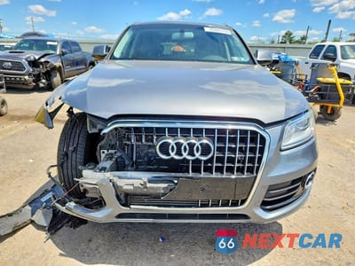Piąte zdjęcie samochodu w środku: 2016 AUDI Q5 PREMIUM VIN:WA1C2AFP4GA045393 - miniatura