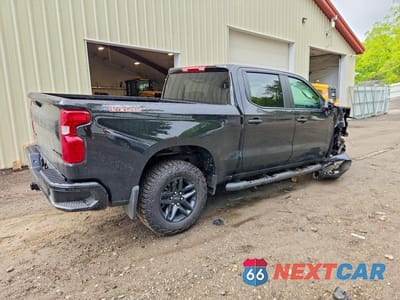 Trzecie zdjęcie samochodu z tyłu: 2026 CHEVROLET SILVERADO K1500 TRAIL BOSS CUSTOM VIN:3GCUKCED8TG261725 - miniatura