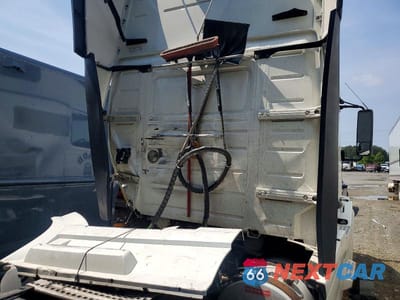 Zdjęcie 6 z 10 samochodu: 2016 VOLVO VN VNL - SEMI TRUCK VIN:4V4NC9EHXGN938699 - miniatura