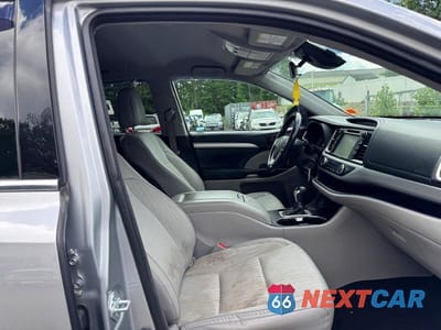 Zdjęcie 9 z 12 samochodu: 2017 TOYOTA HIGHLANDER LE PLUS VIN:5TDBZRFH9HS367178 - miniatura