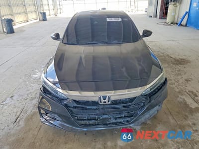 Piąte zdjęcie samochodu w środku: 2018 HONDA ACCORD LX VIN:1HGCV1F14JA075141 - miniatura