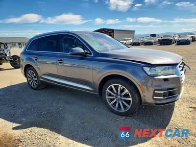 Czwarte zdjęcie samochodu z boku: 2019 AUDI Q7 PREMIUM PLUS VIN:WA1LAAF73KD013013 - miniatura