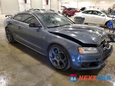 Czwarte zdjęcie samochodu z boku: 2011 AUDI S5 PREMIUM PLUS VIN:WAUCVAFR4BA001978 - miniatura