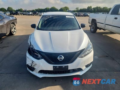 Piąte zdjęcie samochodu w środku: 2018 NISSAN SENTRA SR VIN:3N1AB7AP9JY281017 - miniatura