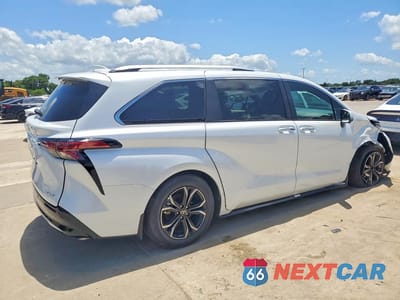 Trzecie zdjęcie samochodu z tyłu: 2026 TOYOTA SIENNA PLATINUM 7-PASSENGER VIN:5TDESKFC6TS235923 - miniatura