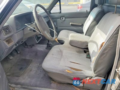 Zdjęcie 7 z 12 samochodu: 1987 TOYOTA PICKUP 1/2 TON RN55 DLX VIN:JT4RN55D7H0242751 - miniatura