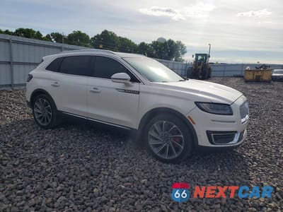 Czwarte zdjęcie samochodu z boku: 2019 LINCOLN NAUTILUS RESERVE VIN:2LMPJ6L9XKBL23241 - miniatura