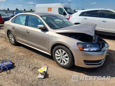 Czwarte zdjęcie samochodu z boku: 2015 VOLKSWAGEN PASSAT S VIN:1VWAT7A30FC081387 - miniatura