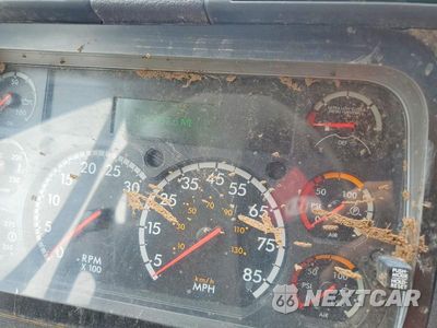 Zdjęcie 8 z 10 samochodu: 2019 FREIGHTLINER CASCADIA 125 SEMI TRUCK VIN:3AKJGLDR0KDKL4068 - miniatura
