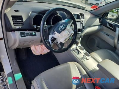 Zdjęcie 8 z 13 samochodu: 2013 TOYOTA HIGHLANDER SE VIN:5TDBK3EH8DS189695 - miniatura