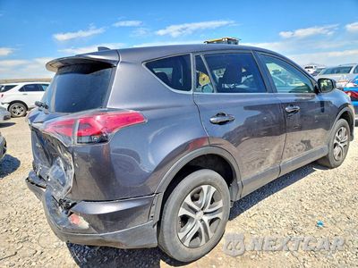 Trzecie zdjęcie samochodu z tyłu: 2017 TOYOTA RAV4 LE VIN:JTMZFREVXHJ719583 - miniatura
