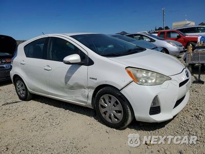 Czwarte zdjęcie samochodu z boku: 2013 TOYOTA PRIUS C TWO VIN:JTDKDTB34D1051734 - miniatura