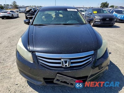 Piąte zdjęcie samochodu w środku: 2011 HONDA ACCORD LXP VIN:1HGCP2F42BA037418 - miniatura