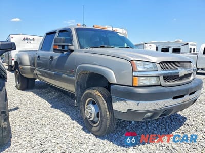 Czwarte zdjęcie samochodu z boku: 2003 CHEVROLET SILVERADO K3500 VIN:1GCJK33113F153752 - miniatura