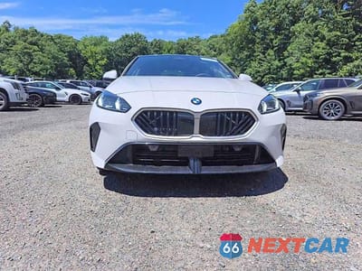 Piąte zdjęcie samochodu w środku: 2025 BMW 228XI VIN:WBA23GG03S7S60107 - miniatura